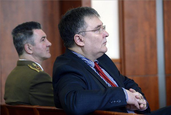 Juhász Ferenc és Fapál László. Fotó: MTI