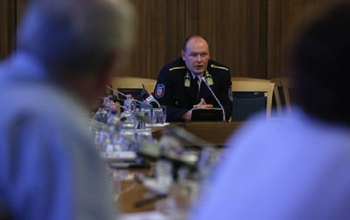 Mittó Gábor, a 2006. őszi utcai csatákat vizsgáló, 2010 májusában létrehozott parlamenti bizottság ülésén. Fotó: Index.hu