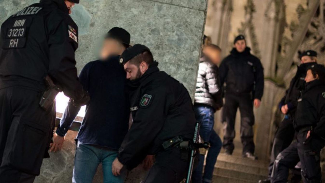 Giga készültségben a kölni zsaruk