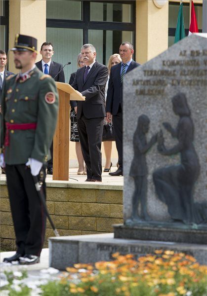 Kövér László, az Országgyűlés elnöke beszédet mond az 1919-es vörösterror áldozatairól szóló centenáriumi megemlékezésen Csornán 2019. június 6-án. MTI/Krizsán Csaba