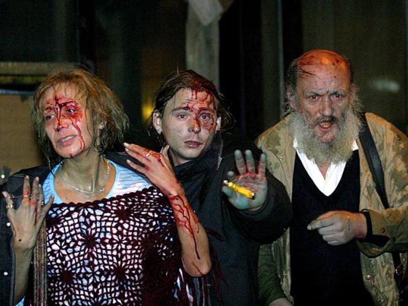 Értük sem viszi el senki a balhét, csakúgy mint a mások sok száz, ártatlanul megsebesített áldozatnak. (A Hír Tv felvétele, 2006. október 23.)