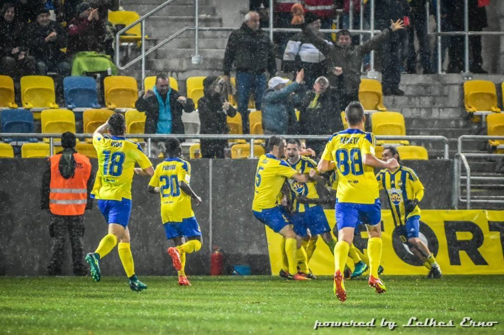 Az első gól az új stadionban (fotó: Lelkes Ernő)