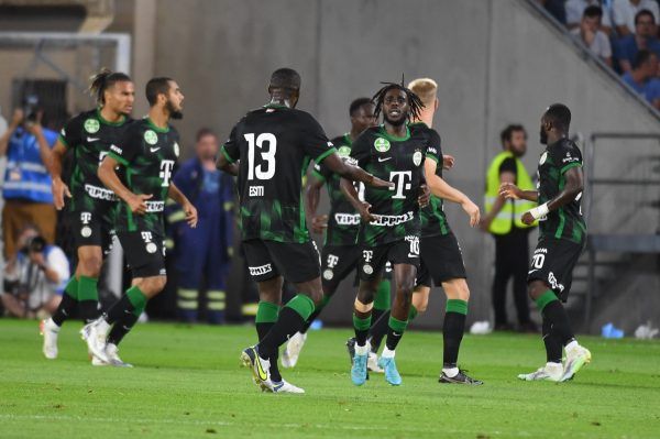 A Ferencváros játékosai ünnepelnek, miután gólt szereztek a labdarúgó Bajnokok Ligája selejtezőjének második fordulójában játszott pozsonyi Slovan ellen. Az RTL ígérete szerint a magyar érdekeltségű BL-meccseket a jövőben is ingyen láthatjuk majd.<br />Fotó: MTI/AP/TASR/Martin Baumann