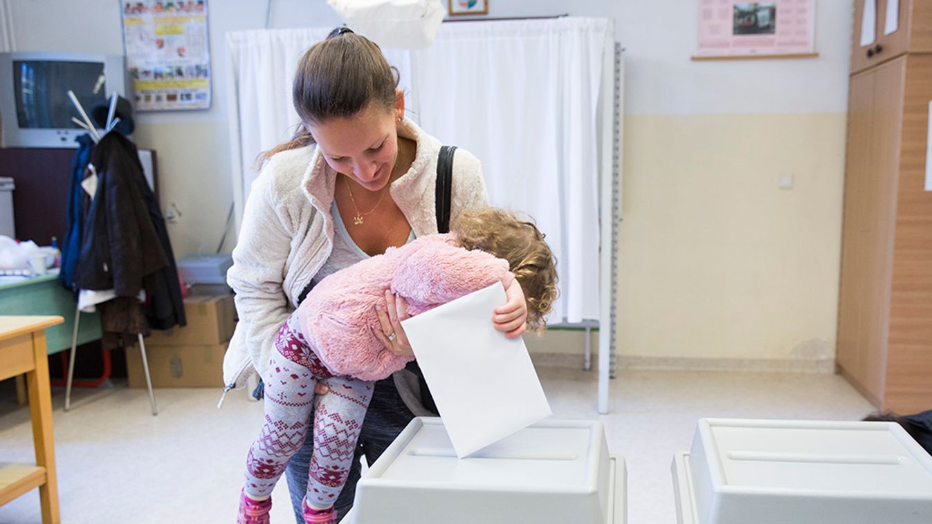 Több mint négymillió szavazó járult eddig az urnákhoz – 15 óra, 53,64 százalék