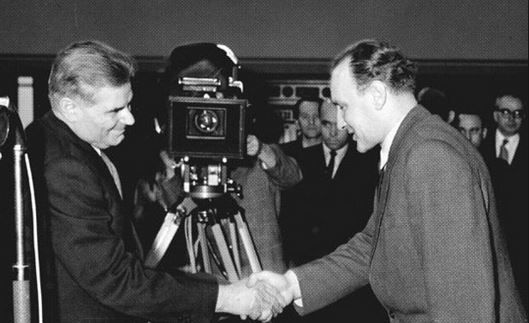 Dobi István és Kádár János /Fotó: MTI