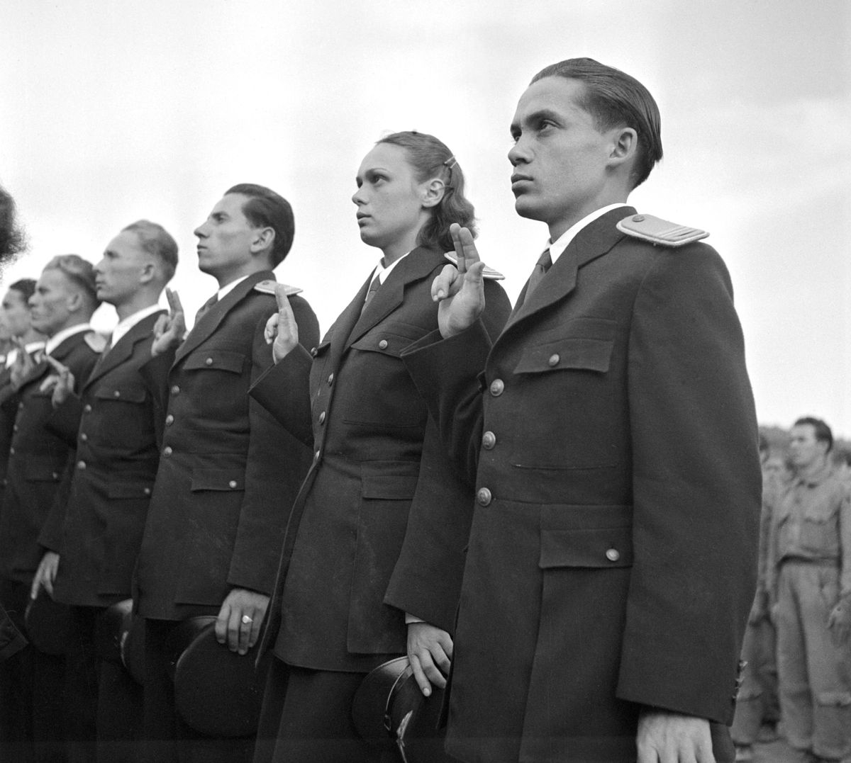 Budakeszi, 1950. július Esküt tesznek a politikai tisztek / Fotó: MTI
