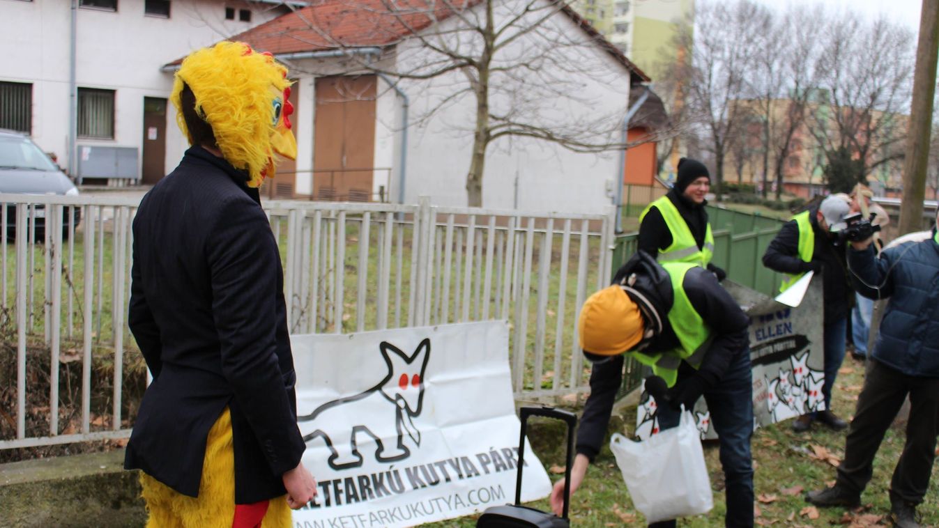 "Állati" tüntetés Ajkán - "Ha nincs forraltbor, mi lelépünk"