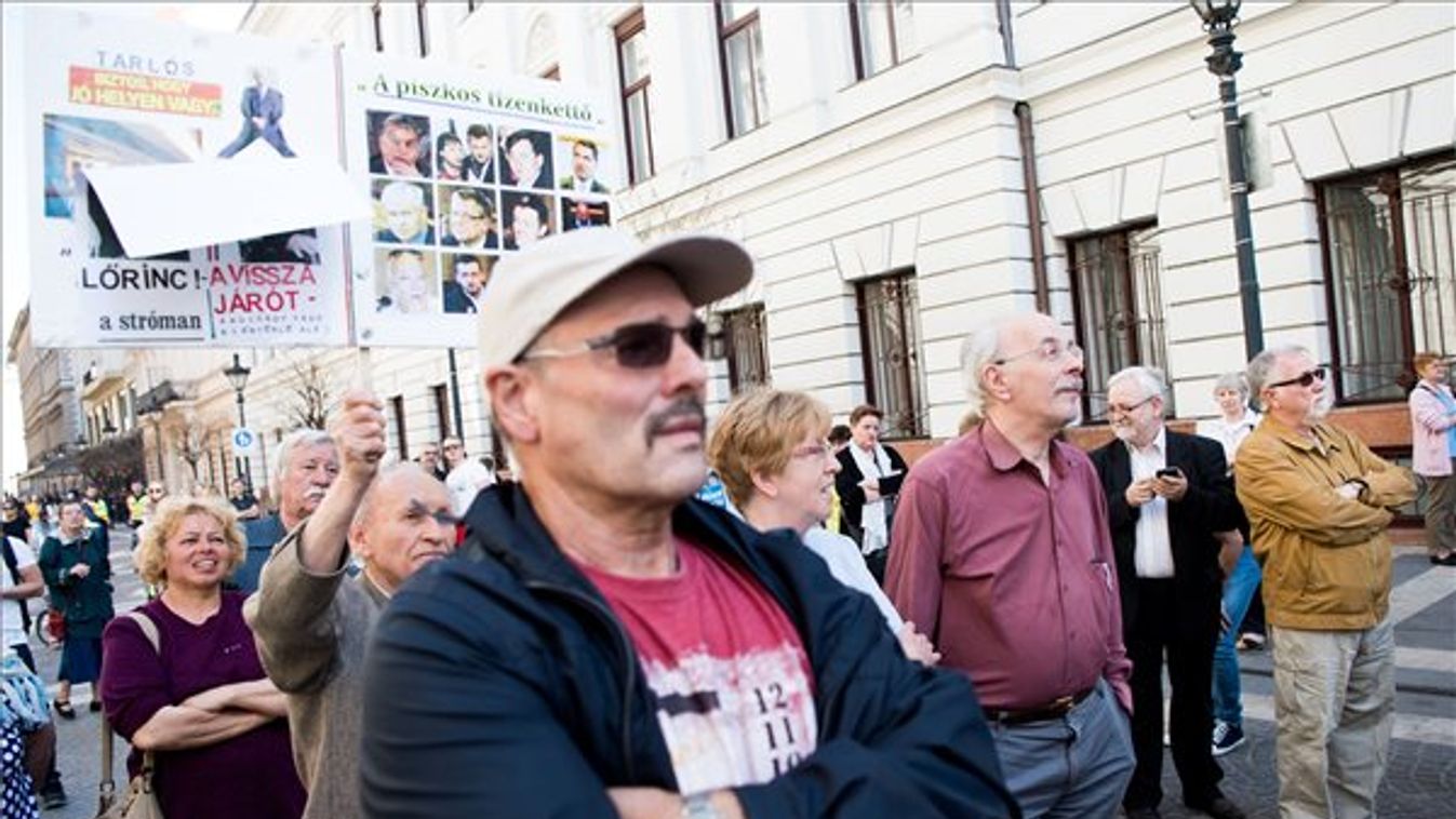 Újabb ok a tüntetésre, most éppen a CEU miatt sétálnak majd a Kossuth térre