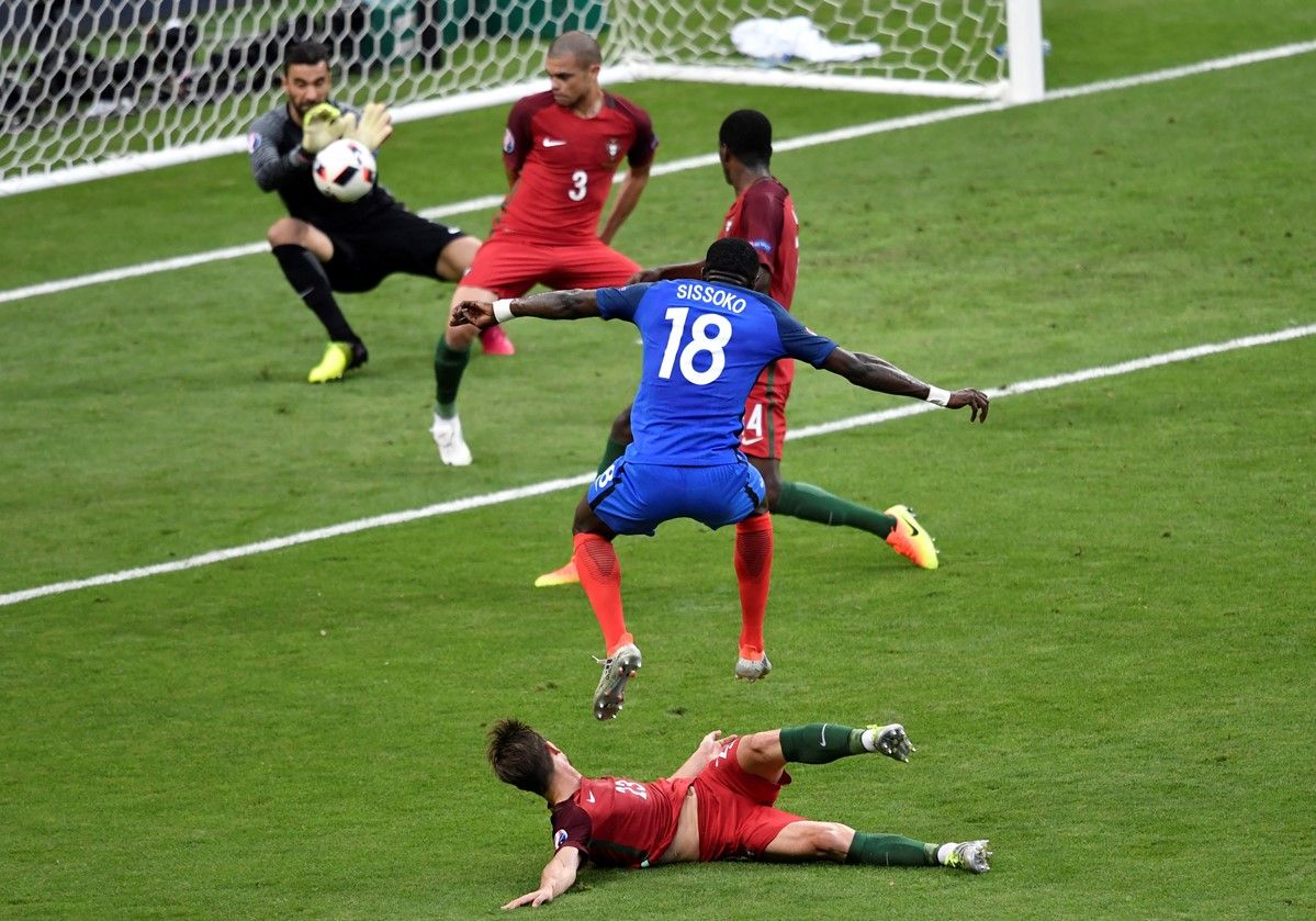 Sissoko lábában is ottmaradt a győztes gól (kép: uefa.com)