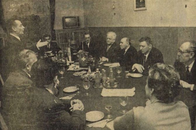 Edgar Hoog Magyarországra látogatott. Sajnos nem derül ki, melyikük az / Fotó: Fejér Megyei Hírlap, 1965