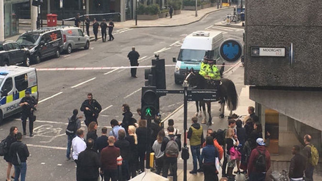 Bréking! Kiürítették Londonban a Liverpool Streetet, rohamrendőrök mindenhol!