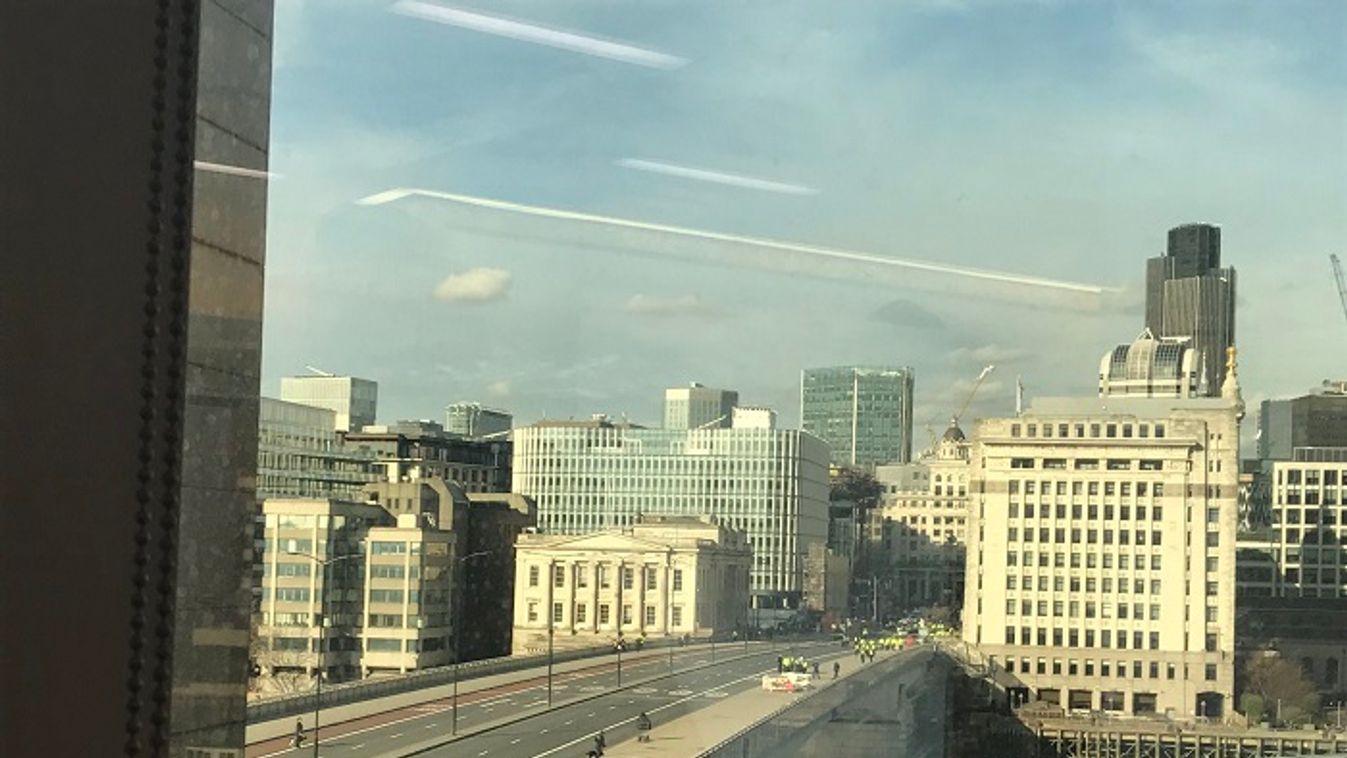 Gyanús gépjármű okozhatta a pánikot Londonban