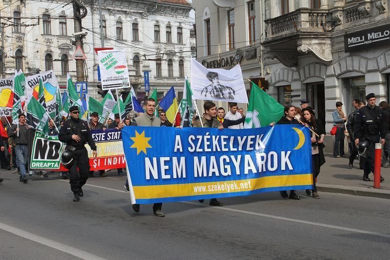 Magyarellenes felvonulás (kép: szekelyfold.ma)