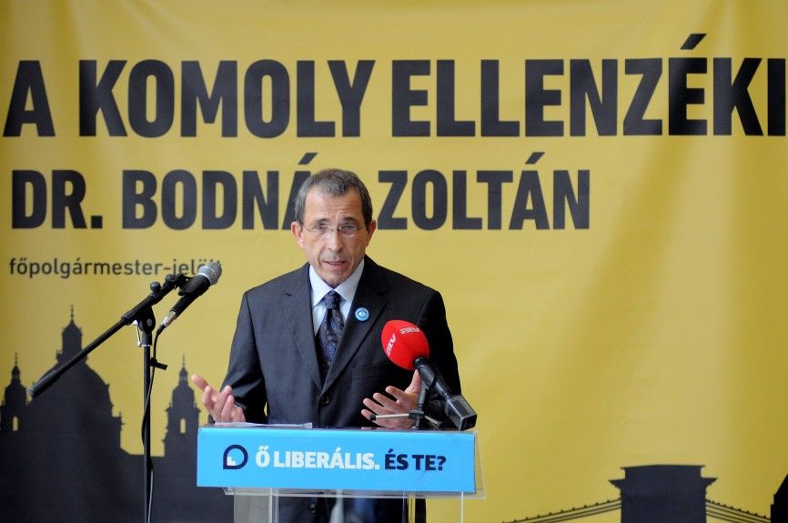 komolyellenzeki