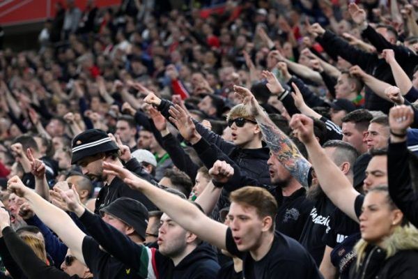 Szurkolótáborunk ezúttal is fergetegesen buzdította csapatunkat. Fotó: MTI/Koszticsák Szilárd