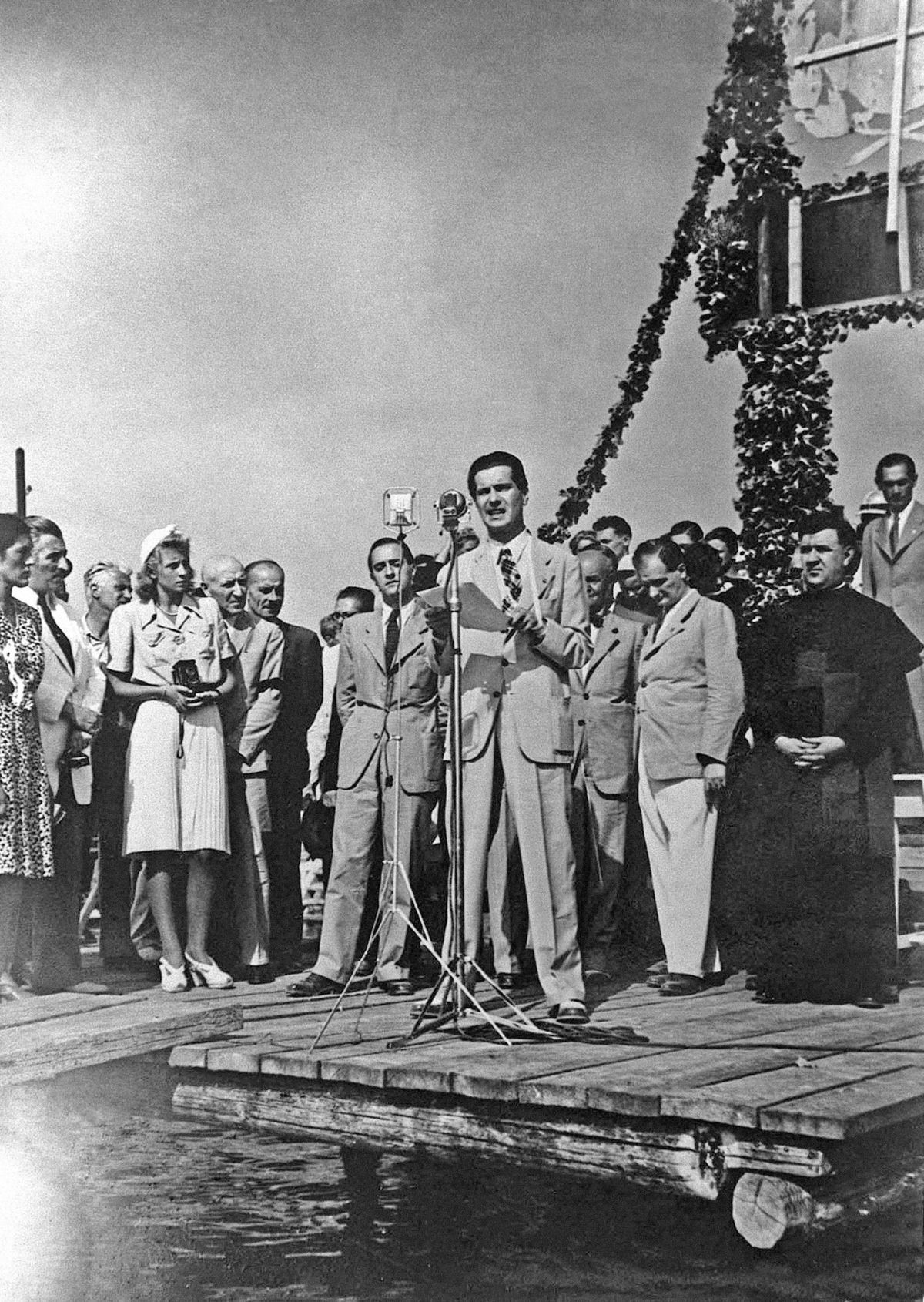 Ifj. Horthy Miklós, Horthy Miklós, Magyarország kormányzójának kisebbik fia egy szabadkai gyûlésen beszél 1943. augusztusában / Fotó: MTI