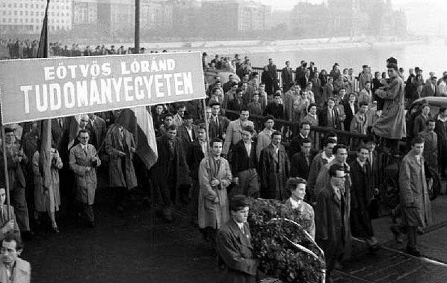 Tüntetők a Margit-hídon Fotó: Budapest City.org