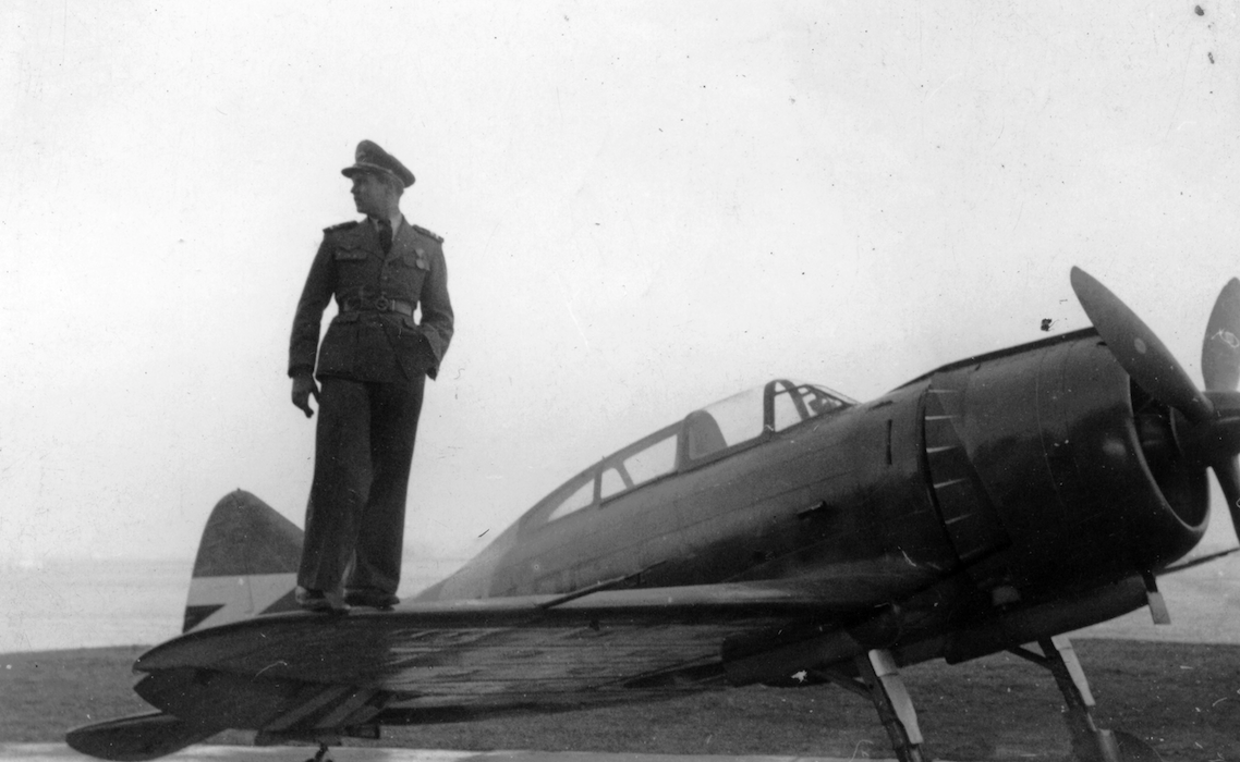 A kép illusztráció. A Magyar Királyi Honvéd Légierő Reggiane Re-2000 Falco (Héja) típusú vadászgépe. 1942 / Fortepan.hu, ad: Vargha Zsuzsa