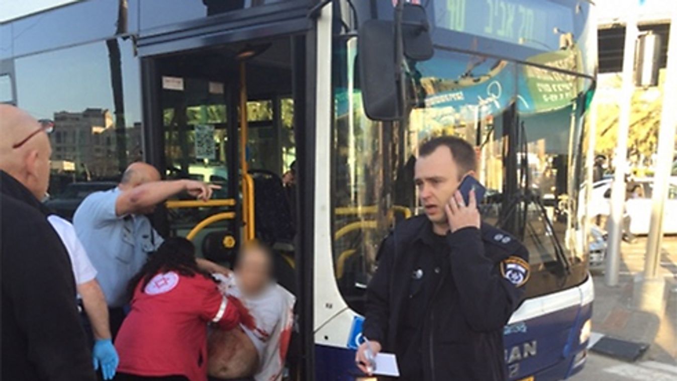 Tíz embert késelt meg egy palesztin merénylő a tel-avivi buszon