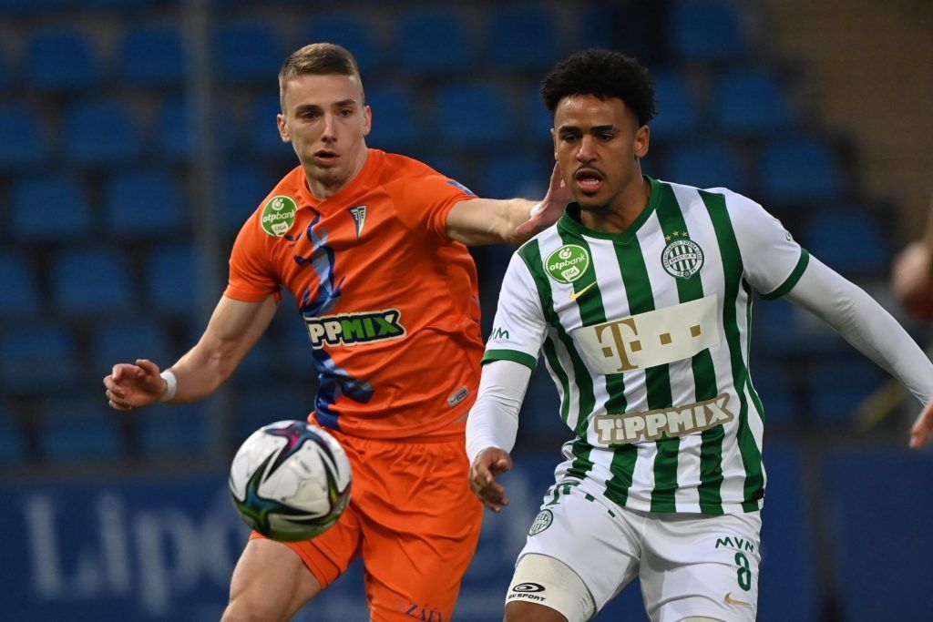 A Ferencváros marokkói légiósa, Ryan Mmaee (jobb oldalt) nagyon fontos gólt lőtt az első félidőben. Fotó: A Ferencvárosi Torna Club hivatalos Facebook-oldala