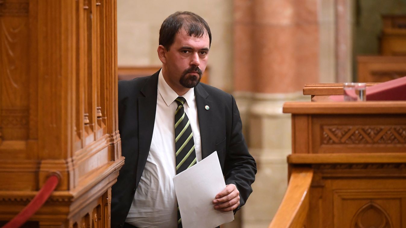 A Jobbik elnöke mosdatni próbálja a zsidó nő leütésével hencegő Szávay Istvánt