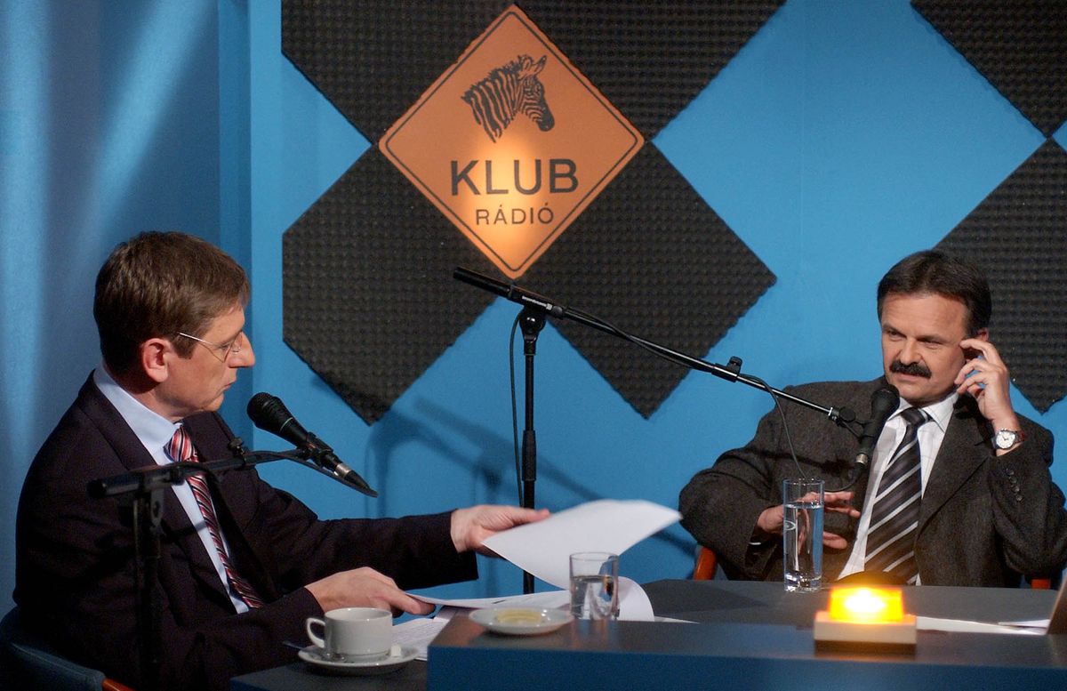 Gyurcsány Ferenc miniszterelnök, a műsor vezetõje a Klub Rádió Kontra címû adásában Debreczeni József