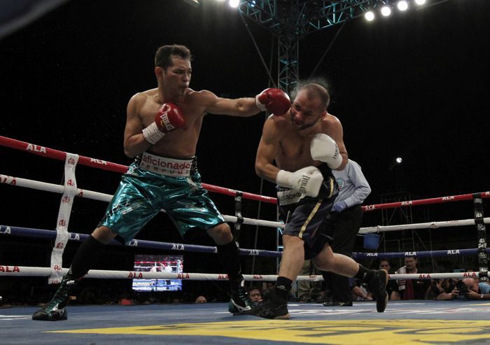 Donaire vs. Bedák (jobb oldalon) / Fotó: Jay Diem / MTI/EPA