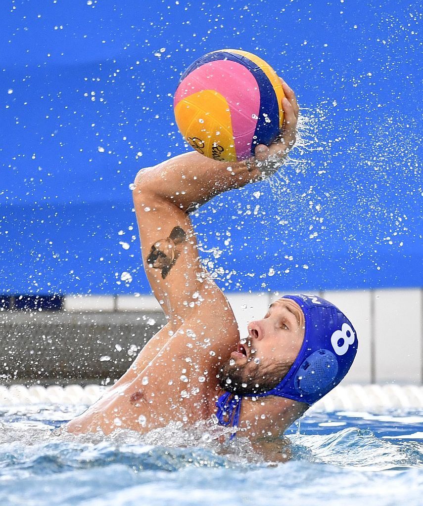 Rio de Janeiro, 2016. augusztus 6. Szivós Márton megszerzi az elsõ magyar gólt a 2016-os riói nyári olimpia férfi vízilabdatornája A csoportjának 1. fordulójában játszott Magyarország - Szerbia mérkõzésen a Rio de Janeiró-i Maria Lenk Uszodában 2016. augusztus 6-án. MTI Fotó: Illyés Tibor