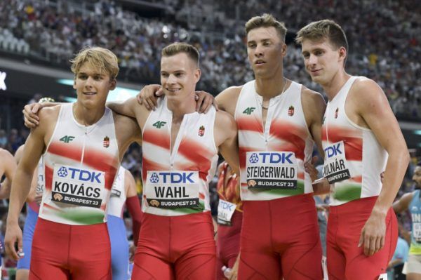 Kovács Árpád, Wahl Zoltán, Steigerwald Ernőõ és Molnár Attila (b-j) a férfi 4x400 méteres váltófutás előfutamában a budapesti atlétikai világbajnokságon a Nemzeti Atlétikai Központban 2023. augusztus 26-án.<br />Fotó: MTI/Koszticsák Szilárd