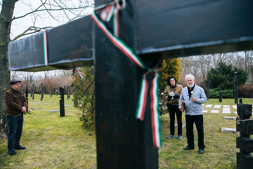 EMLÉKÉV 1978-2018. 40 éves az Inconnu művészcsoport. Torzó a hatodik koporsóban. / Fotó: Horváth Péter Gyula