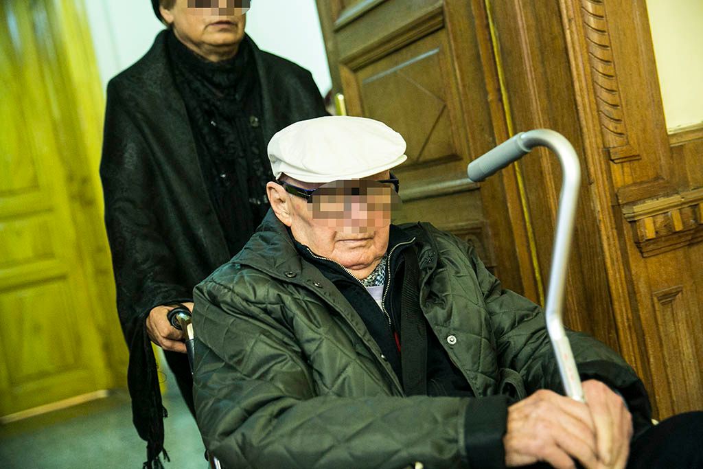 Biszku Bela targyalas 94 eves Biszkut haborus buntettekkel vadoljak