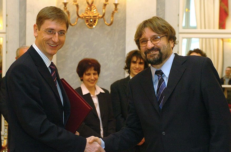 Gyurcsány Ferenc gratulál Bozóki Andrásnak / Fotó: MTI