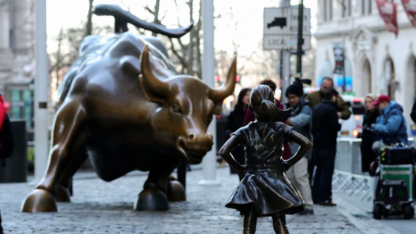 Szélsőséges feministák véglegesítenék a hülyeség Wall Street-i mementóját