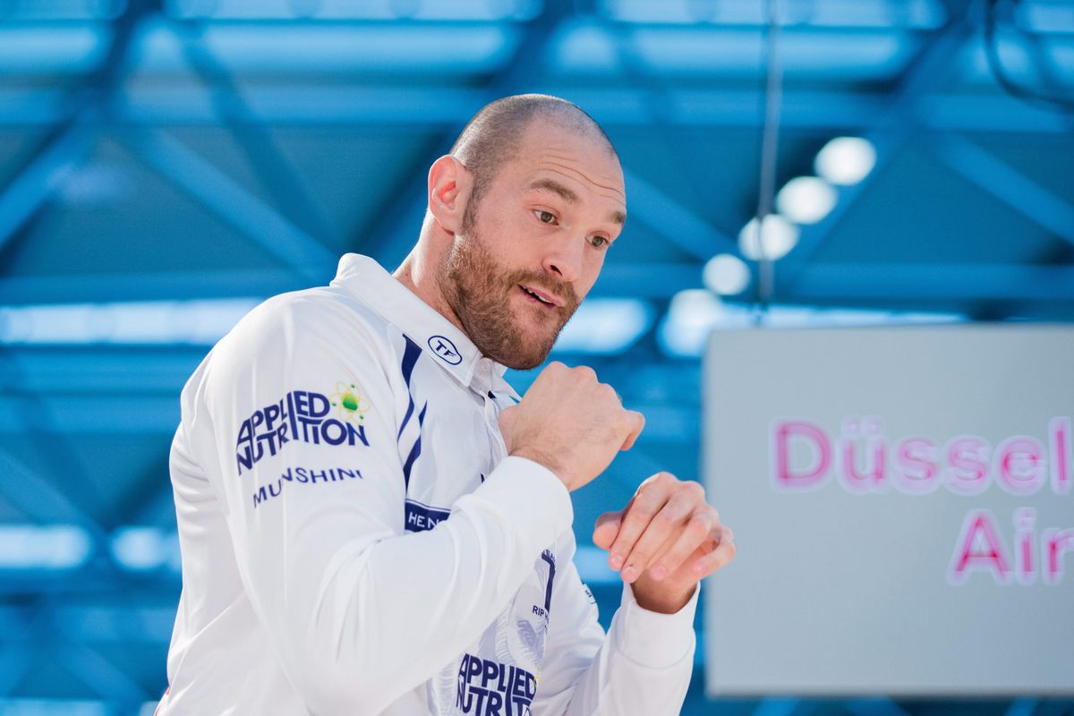 Fury bemutatót tart / Fotó: MTI/EPA/Rolf Vennenbernd