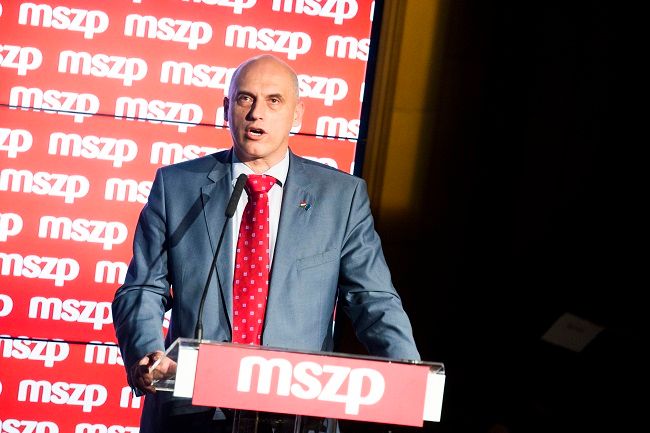 Budapest, 2015. november 28. Tóbiás József pártelnök-frakcióvezetõ felszólal a Magyar Szocialista Párt (MSZP) kongresszusán a Villányi úti Konferenciaközpontban 2015. november 28-án. MTI Fotó: Balogh Zoltán