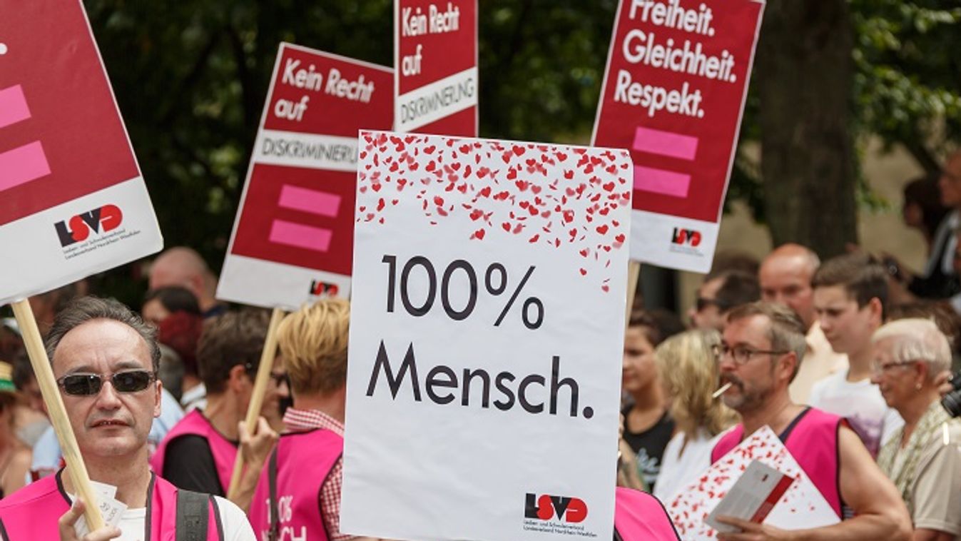 Merkel megerősítette, nem támogatják a melegházasságot