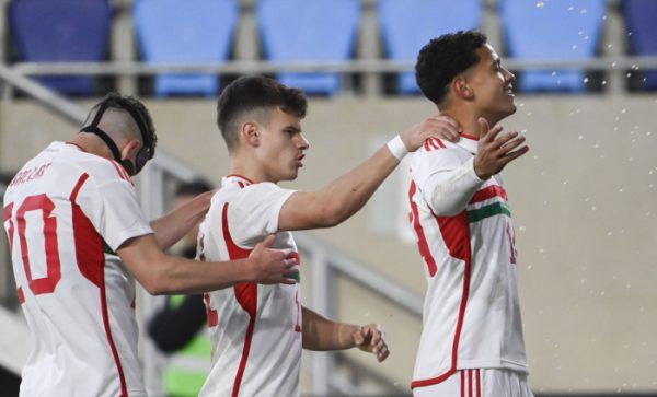 A második magyar gólt szerző Németh András (j) ünnepel csapattársaival a Luxemburg-Magyarország barátságos labdarúgó mérkőzésen a Luxembourg Stadionban 2022. november 17-én.<br /> Fotó: MTI/Kovács Tamás