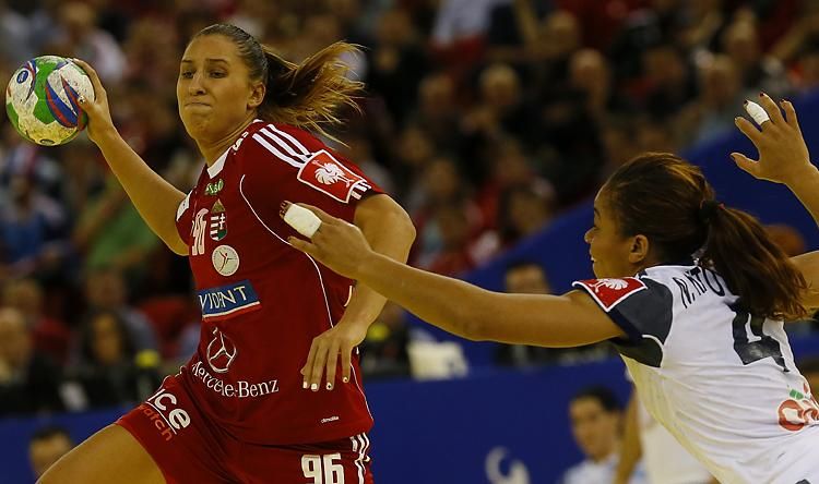 A 19 éves Tóth Gabriella a magyar női kézilabda egyik legnagyobb ígérete. (kép: nemzetisport.hu)