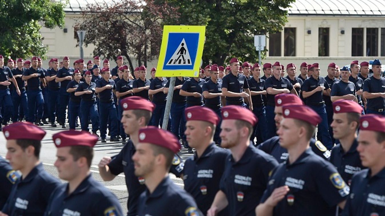 Veszett sokat túlóráznak a rendőrök