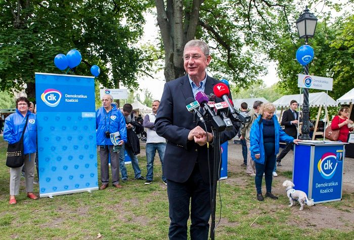 Budapest, 2016. május 1. Gyurcsány Ferenc, a Demokratikus Koalíció elnöke sajtótájékoztatót tart a Városligetben 2016. május 1-jén, a munka ünnepén. MTI Fotó: Illyés Tibor