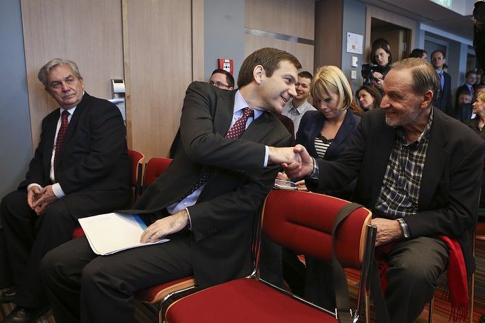 Chikán Attila, Bajnai Gordon és Bitó László a Haza és Haladás 2013-as gazdasági programjának ismertetésén. Fotó: Huszti István/Index