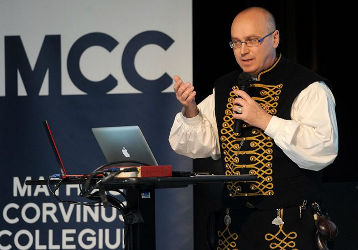 Budapest, 2013. április 12. Orosz Mihály Zoltán, Érpatak polgármestere a Magyar Katolikus Újságírók Szövetsége, a Mathias Corvinus Collegium és a Századvég Alapítvány Felelősen a cigány-magyar együttélésről címmel megrendezett konferenciáján a budapesti Ötkert klubban 2013. április 12-én. MTI Fotó: Földi Imre