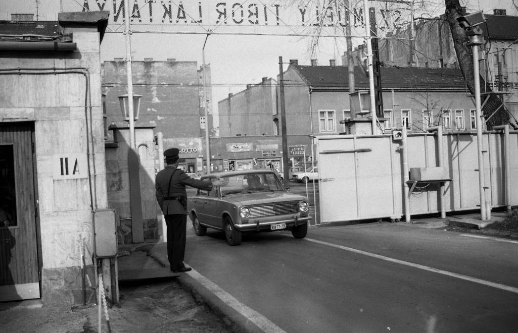 Szamuely Tibor laktanya (ma a Készenléti Rendőrség laktanyája), 1986 / Fotó: Fortepan.hu