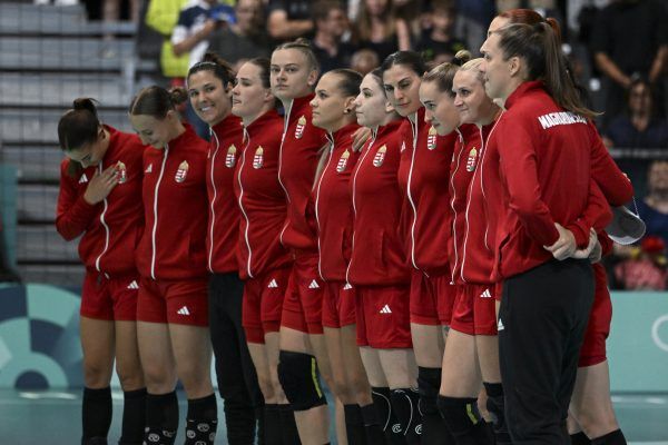 A magyar női kézilabda-válogatott volt az első, amely debütált a magyar résztvevők közül a hivatalosan holnap induló párizsi olimpián.<br />Fotó: MTI/Illyés Tibor