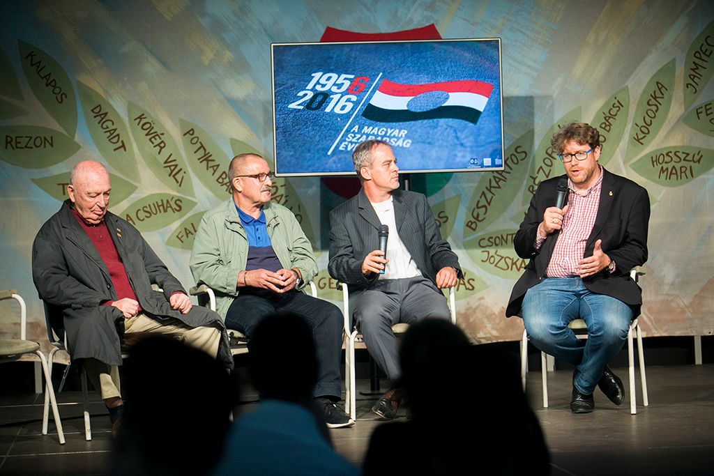 Juhász Andor, Malonyai Péter, Varró Krisztián jogász, az előadás és beszélgetés vezetője és Szöllősi György /Fotó: Horváth Péter Gyula