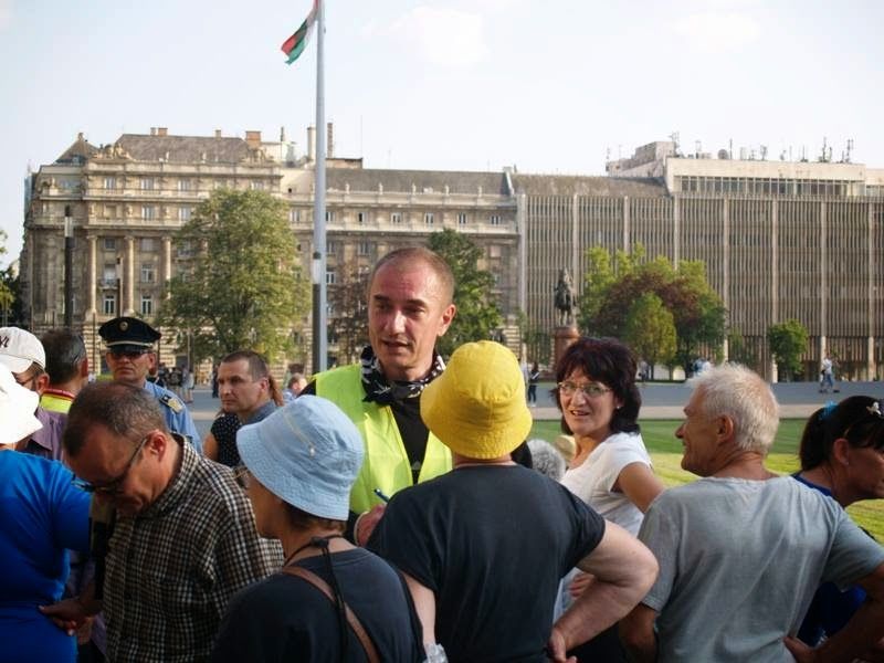 Szabó Gábor múlt pénteken, a kormánybuktatók körében. Forrás: Tuaregblog