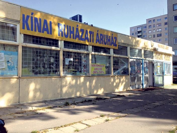 Borsos árukészlet A kínaiak üzlete: azt vallották, hogy az árukészletet akarták pótolni, ezért volt náluk a több százmillió forint, amikor megtámadták őket - fotó: Blikk