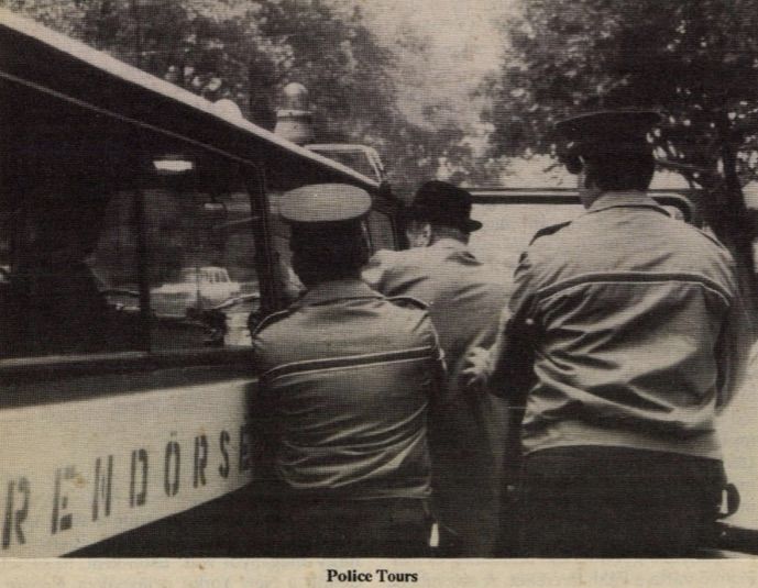 Rendőrségi begyűjtés / Fotó: Beszélő, 1991