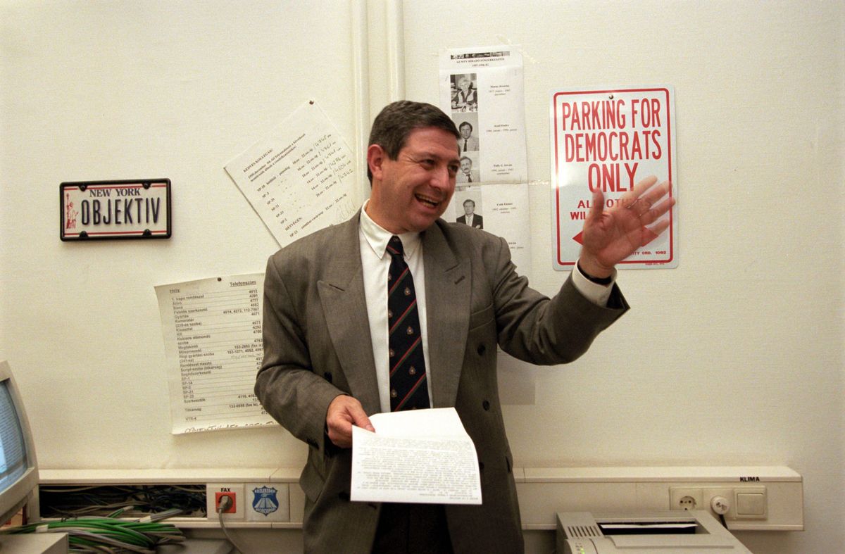 Már nyeregben. Bánó András 1996-ban / Fotó: MTI