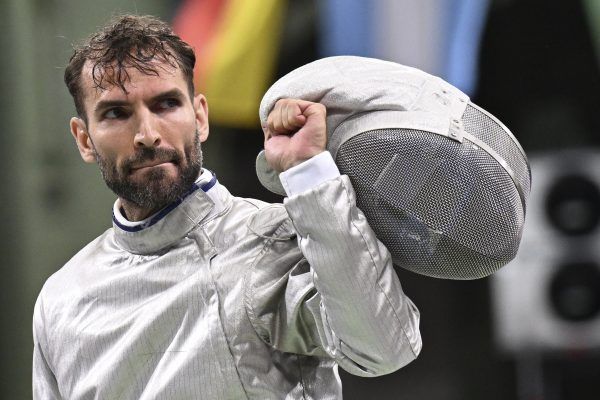 Szilágyi Áron sérülten is vállalta a vívást az Irán elleni elődöntőben!.<br />Fotó: MTI/Illyés Tibor